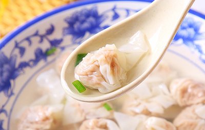 六月六，人吃馄饨狗淴浴
